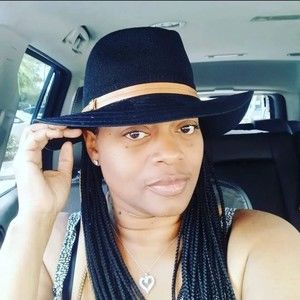 Meet your Posher, Felicia